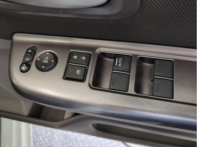 フリード Ｇ・ホンダセンシング　後席モニター　衝突軽減装置　両側電動スライド　追従クルコン　レーンアシスト　車線逸脱警報　バックカメラ　ＢＴオーディオ　ＣＤ・ＤＶＤ再生　純正ナビ　６人乗り　ＥＴＣ　アイドリングストップ　Ｐスタート（38枚目）