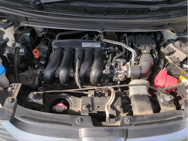フリード Ｇ・ホンダセンシング　後席モニター　衝突軽減装置　両側電動スライド　追従クルコン　レーンアシスト　車線逸脱警報　バックカメラ　ＢＴオーディオ　ＣＤ・ＤＶＤ再生　純正ナビ　６人乗り　ＥＴＣ　アイドリングストップ　Ｐスタート（53枚目）
