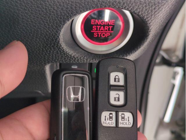 N-BOXカスタム G・Lホンダセンシング 衝突軽減装置 両側電動スライド 社外ナビ 追従クルコン レーンアシスト バックカメラ シートヒーター LEDライト BTオーディオ USB接続 純正アルミ ドラレコ ETC アイドリングストップ(19枚目)