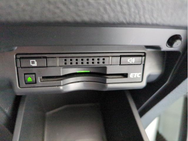 アルファード 240S 両側電動スライド 純正HDDナビ 全周囲カメラ 障害物センサー Wエアコン HIDライト オートライト 純正アルミ BT接続 ステアリモコン バックカメラ CD/DVD再生 フルセグTV オットマン(17枚目)