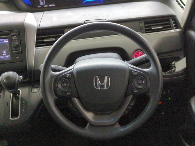 フリード＋ Ｇ・ホンダセンシング　両側電動スライド　衝突軽減ブレーキ　バックカメラ　レーンキープ　追従クルコン　ディスプレイオーディオ　ＥＴＣ　オートライト　スマートキー　ステアリモコン　Ｐスタート　Ａストップ　ＣＤ再生　ＵＳＢ接続（13枚目）