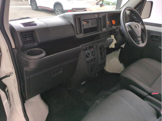 ハイゼットカーゴ スペシャルＳＡＩＩＩ　両側スライド　衝突軽減ブレーキ　アイドリングストップ　オ－トマチックＨＢ　キーレス　ＡＢＳ　ＥＳＣ　エアコンク－ラ－　衝突安全ボディ　パワーウィンドウ　パワーステアリング　フロアマット（8枚目）