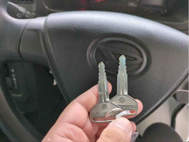 ハイゼットカーゴ スペシャルＳＡＩＩＩ　両側スライド　衝突軽減ブレーキ　アイドリングストップ　オ－トマチックＨＢ　キーレス　ＡＢＳ　ＥＳＣ　エアコンク－ラ－　衝突安全ボディ　パワーウィンドウ　パワーステアリング　フロアマット（16枚目）