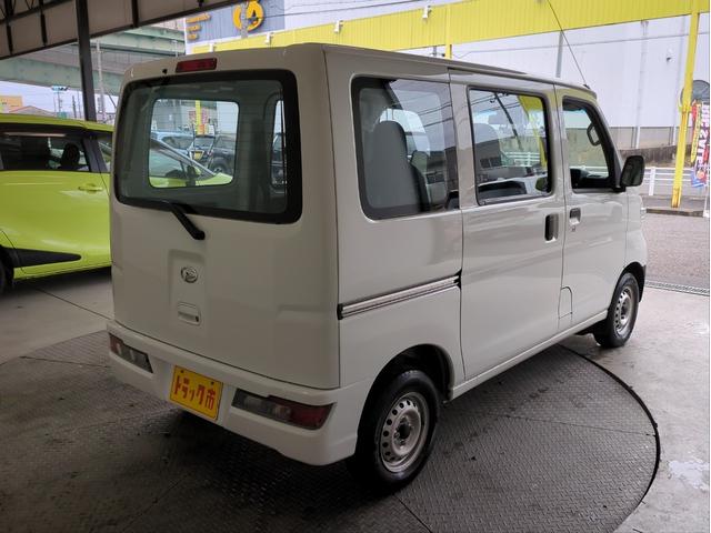 ハイゼットカーゴ スペシャルＳＡＩＩＩ　両側スライド　衝突軽減ブレーキ　アイドリングストップ　オ－トマチックＨＢ　キーレス　ＡＢＳ　ＥＳＣ　エアコンク－ラ－　衝突安全ボディ　パワーウィンドウ　パワーステアリング　フロアマット（18枚目）