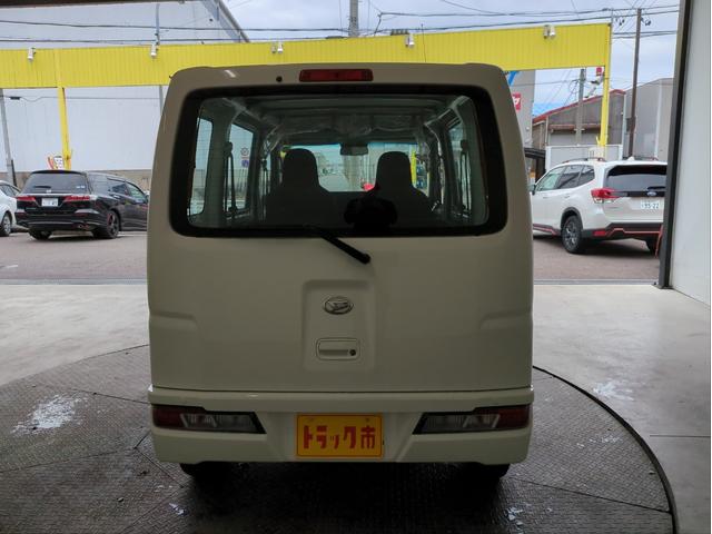 ハイゼットカーゴ スペシャルＳＡＩＩＩ　両側スライド　衝突軽減ブレーキ　アイドリングストップ　オ－トマチックＨＢ　キーレス　ＡＢＳ　ＥＳＣ　エアコンク－ラ－　衝突安全ボディ　パワーウィンドウ　パワーステアリング　フロアマット（35枚目）