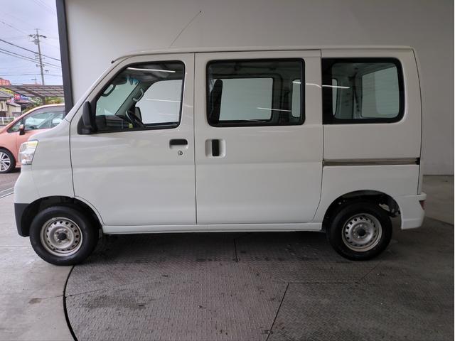 ハイゼットカーゴ スペシャルＳＡＩＩＩ　両側スライド　衝突軽減ブレーキ　アイドリングストップ　オ－トマチックＨＢ　キーレス　ＡＢＳ　ＥＳＣ　エアコンク－ラ－　衝突安全ボディ　パワーウィンドウ　パワーステアリング　フロアマット（37枚目）