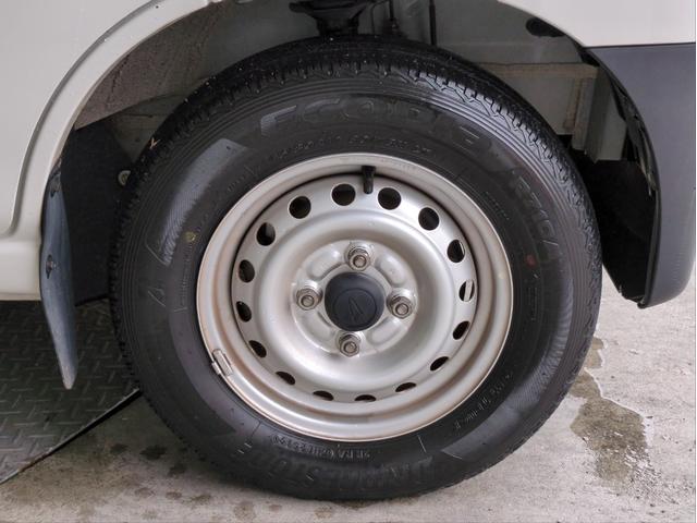 ハイゼットカーゴ スペシャルＳＡＩＩＩ　両側スライド　衝突軽減ブレーキ　アイドリングストップ　オ－トマチックＨＢ　キーレス　ＡＢＳ　ＥＳＣ　エアコンク－ラ－　衝突安全ボディ　パワーウィンドウ　パワーステアリング　フロアマット（40枚目）