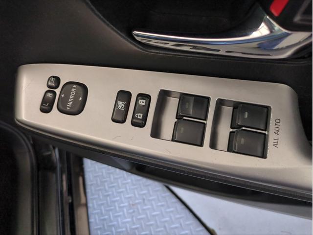 プリウスアルファ S SDナビ オートライト BT接続 ETC 純正アルミ ステアリモコン フルセグTV CD/DVD再生 フロアマット Pスタート スマートキー Aストップ Fフォグランプ(35枚目)