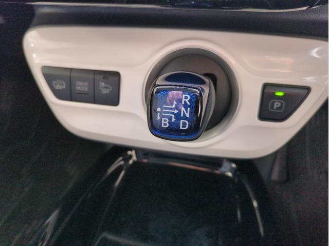 プリウスPHV Sナビパッケージ 衝突軽減装置 追従クルコン 純正ナビ バックカメラ レーンアシスト BTオーディオ USB接続 LEDライト ドラレコ ETC2.0 ワンオーナー車 純正アルミ オートハイビーム Fフォグランプ(32枚目)