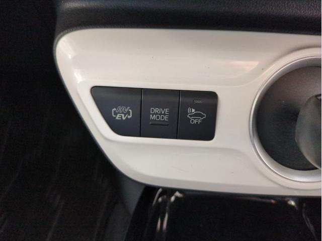 プリウスPHV Sナビパッケージ 衝突軽減装置 追従クルコン 純正ナビ バックカメラ レーンアシスト BTオーディオ USB接続 LEDライト ドラレコ ETC2.0 ワンオーナー車 純正アルミ オートハイビーム Fフォグランプ(33枚目)