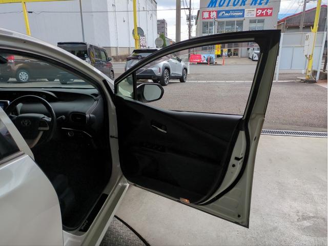 プリウスPHV Sナビパッケージ 衝突軽減装置 追従クルコン 純正ナビ バックカメラ レーンアシスト BTオーディオ USB接続 LEDライト ドラレコ ETC2.0 ワンオーナー車 純正アルミ オートハイビーム Fフォグランプ(40枚目)