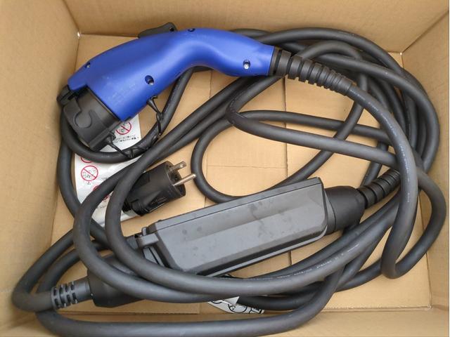 プリウスPHV Sナビパッケージ 衝突軽減装置 追従クルコン 純正ナビ バックカメラ レーンアシスト BTオーディオ USB接続 LEDライト ドラレコ ETC2.0 ワンオーナー車 純正アルミ オートハイビーム Fフォグランプ(42枚目)