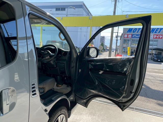 キャラバン ロンググランドプレミアムGX マイチェン後モデル!登録済み未使用車!全方位運転支援システム 全周囲カメラ 障害物センサー リヤクーラー・ヒーター コンフォートフラッシャー 半革シート LEDヘッド/フォグ オートHB 両側スライド(35枚目)