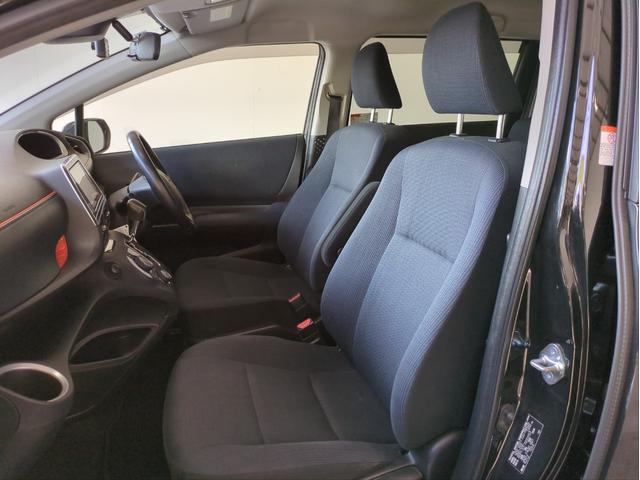 シエンタ Ｇ　両側電動スライド　衝突軽減装置　社外ナビ　車線逸脱警報　バックカメラ　７人乗り　３列シート　ドラレコ　ＥＴＣ　ＣＤ・ＤＶＤ再生　フルセグＴＶ　アイドリングストップ（9枚目）