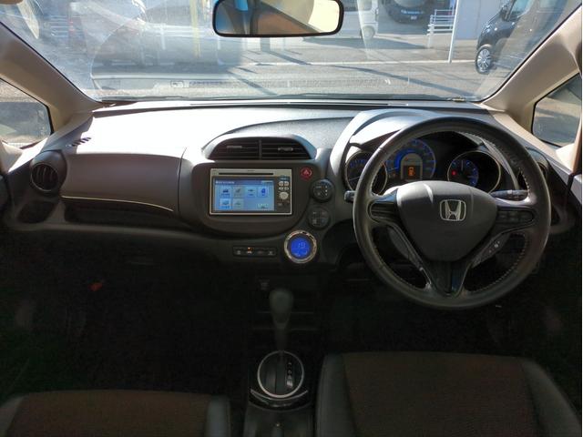 フィットシャトルハイブリッド ハイブリッド・スマートセレクション 純正ナビ オートクルコン ハーフレザーシート ワンオーナー車 スマートキー USB接続 CD・DVD再生 社外アルミ アイドリングストップ HIDライト オートライト 横滑り防止装置(12枚目)