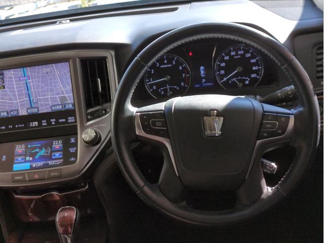 クラウン ロイヤルサルーン ワンオーナー Bカメラ HDDナビ オ-トクルコン LEDライト オ-トライト 電動シート ETC 純正アルミ BTオーディオ フルセグTV CD/DVD再生 Pスタート ステアリモコン スマートキー(13枚目)