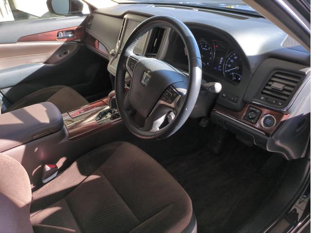 クラウン ロイヤルサルーン ワンオーナー Bカメラ HDDナビ オ-トクルコン LEDライト オ-トライト 電動シート ETC 純正アルミ BTオーディオ フルセグTV CD/DVD再生 Pスタート ステアリモコン スマートキー(24枚目)