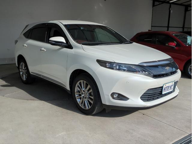 ハリアー プレミアム　アドバンスドパッケージ　衝突軽減Ｂ　全周囲カメラ　レーンキープ　クリアランスソナー　ＳＤナビ　追従クルコン　電動リアゲート　電動シート　ＬＥＤライト　オ－トライト　ドラレコ　ＥＴＣ　純正アルミ　ＢＴ接続　ステアリモコン（20枚目）