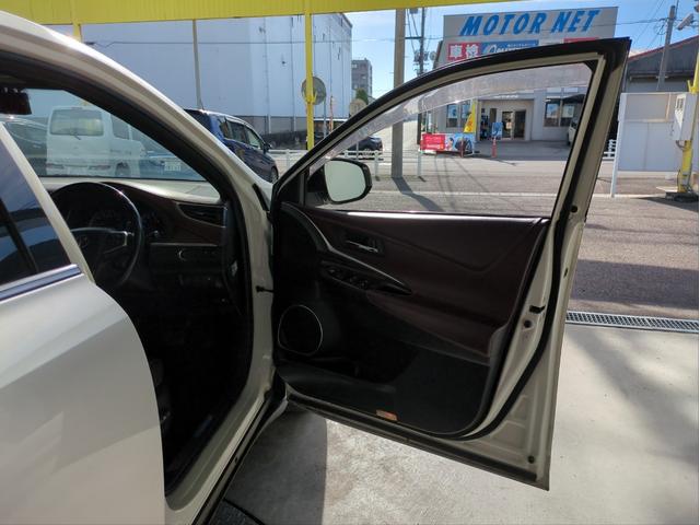 ハリアー プレミアム　アドバンスドパッケージ　衝突軽減Ｂ　全周囲カメラ　レーンキープ　クリアランスソナー　ＳＤナビ　追従クルコン　電動リアゲート　電動シート　ＬＥＤライト　オ－トライト　ドラレコ　ＥＴＣ　純正アルミ　ＢＴ接続　ステアリモコン（41枚目）