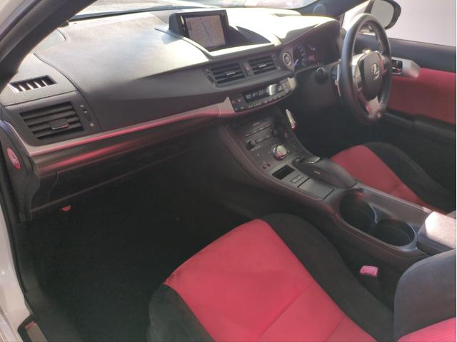 ＣＴ ＣＴ２００ｈ　Ｆスポーツ　バックカメラ　障害物センサー　ＨＤＤナビ　サンルーフ　　オートクルコン　ＬＥＤライト　オートライト　ＥＴＣ　ドラレコ　シートヒーター　純正アルミ　ＢＴ接続　パドルシフト　フルセグＴＶ　ステアリモコン（8枚目）