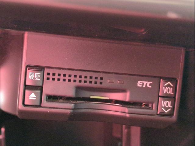 ＣＴ ＣＴ２００ｈ　Ｆスポーツ　バックカメラ　障害物センサー　ＨＤＤナビ　サンルーフ　　オートクルコン　ＬＥＤライト　オートライト　ＥＴＣ　ドラレコ　シートヒーター　純正アルミ　ＢＴ接続　パドルシフト　フルセグＴＶ　ステアリモコン（17枚目）