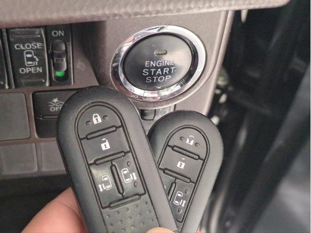 ルーミー Ｇ　Ｓ　両側電動スライド　衝突軽減ブレーキ　Ｂカメラ　全周囲カメラ　オートクルコン　オ－トライト　Ａストップ　Ｐスタート　ＣＤ再生　スマートキー　ステアリモコン　電動格納ミラー　フルフラットシート（17枚目）