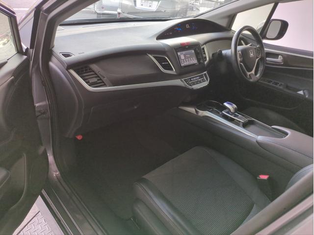 ジェイド ハイブリッドＸ　衝突軽減装置　追従クルコン　ＤＩＳＰオーディオ　レーンアシスト　車線逸脱警報　ハーフレザーシート　ＢＴオーディオ　ＵＳＢ接続　ドラレコ　ＬＥＤライト　オートライト　純正アルミ　３列シート　６人乗り（8枚目）