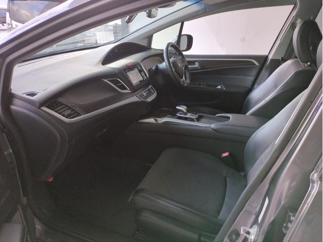 ジェイド ハイブリッドＸ　衝突軽減装置　追従クルコン　ＤＩＳＰオーディオ　レーンアシスト　車線逸脱警報　ハーフレザーシート　ＢＴオーディオ　ＵＳＢ接続　ドラレコ　ＬＥＤライト　オートライト　純正アルミ　３列シート　６人乗り（9枚目）