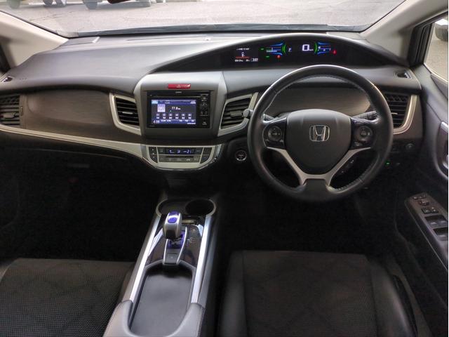 ジェイド ハイブリッドＸ　衝突軽減装置　追従クルコン　ＤＩＳＰオーディオ　レーンアシスト　車線逸脱警報　ハーフレザーシート　ＢＴオーディオ　ＵＳＢ接続　ドラレコ　ＬＥＤライト　オートライト　純正アルミ　３列シート　６人乗り（12枚目）