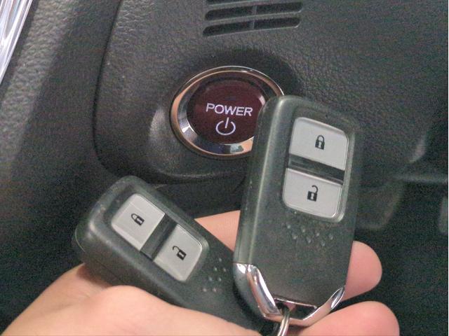 ジェイド ハイブリッドＸ　衝突軽減装置　追従クルコン　ＤＩＳＰオーディオ　レーンアシスト　車線逸脱警報　ハーフレザーシート　ＢＴオーディオ　ＵＳＢ接続　ドラレコ　ＬＥＤライト　オートライト　純正アルミ　３列シート　６人乗り（18枚目）