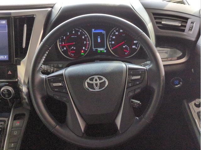 アルファード ２．５Ｓ　Ａパッケージ　サンルーフ　後席モニター　衝突軽減装置　両側電動スライド　追従クルコン　障害物センサー　ＢＳＭ　レーンアシスト　バックカメラ　ＢＴオーディオ　ＵＳＢ接続　ＥＴＣ２．０　純正ナビ　オットマン　７人乗り（13枚目）