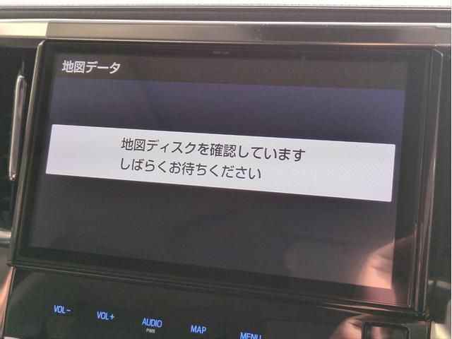 アルファード ２．５Ｓ　Ａパッケージ　サンルーフ　後席モニター　衝突軽減装置　両側電動スライド　追従クルコン　障害物センサー　ＢＳＭ　レーンアシスト　バックカメラ　ＢＴオーディオ　ＵＳＢ接続　ＥＴＣ２．０　純正ナビ　オットマン　７人乗り（14枚目）