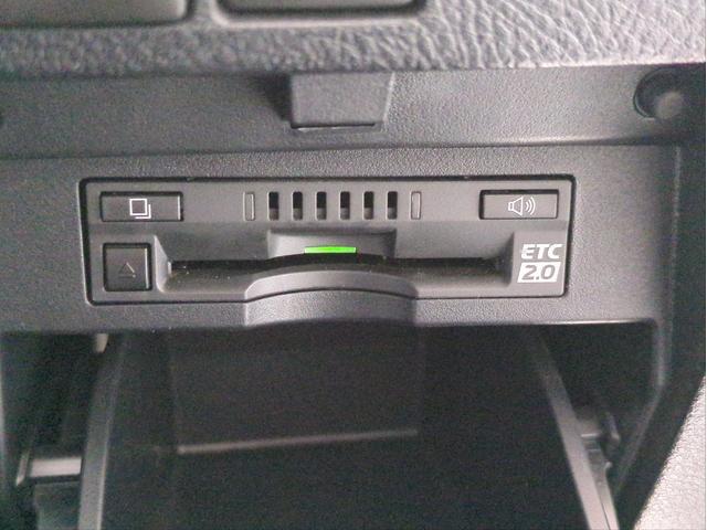 アルファード ２．５Ｓ　Ａパッケージ　サンルーフ　後席モニター　衝突軽減装置　両側電動スライド　追従クルコン　障害物センサー　ＢＳＭ　レーンアシスト　バックカメラ　ＢＴオーディオ　ＵＳＢ接続　ＥＴＣ２．０　純正ナビ　オットマン　７人乗り（17枚目）