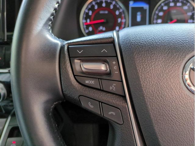 アルファード ２．５Ｓ　Ａパッケージ　サンルーフ　後席モニター　衝突軽減装置　両側電動スライド　追従クルコン　障害物センサー　ＢＳＭ　レーンアシスト　バックカメラ　ＢＴオーディオ　ＵＳＢ接続　ＥＴＣ２．０　純正ナビ　オットマン　７人乗り（33枚目）