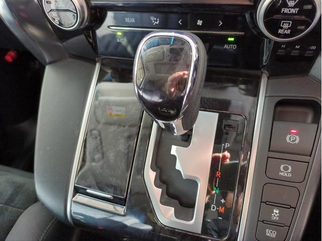 アルファード ２．５Ｓ　Ａパッケージ　サンルーフ　後席モニター　衝突軽減装置　両側電動スライド　追従クルコン　障害物センサー　ＢＳＭ　レーンアシスト　バックカメラ　ＢＴオーディオ　ＵＳＢ接続　ＥＴＣ２．０　純正ナビ　オットマン　７人乗り（36枚目）