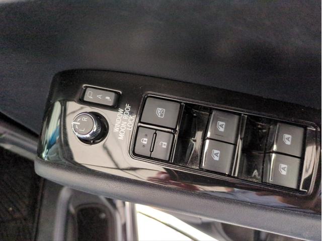 アルファード ２．５Ｓ　Ａパッケージ　サンルーフ　後席モニター　衝突軽減装置　両側電動スライド　追従クルコン　障害物センサー　ＢＳＭ　レーンアシスト　バックカメラ　ＢＴオーディオ　ＵＳＢ接続　ＥＴＣ２．０　純正ナビ　オットマン　７人乗り（45枚目）