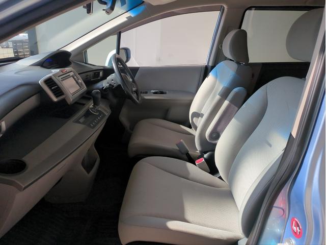 フリードハイブリッド ジャストセレクション　電動スライドドア　メモリーナビ　オ－トクルコン　ＨＩＤライト　オートライト　ドラレコ　ＥＴＣ　ＣＤ／ＤＶＤ再生　スマートキー　電動格納ミラー　ＵＳＢ接続　ウォークスルー（9枚目）