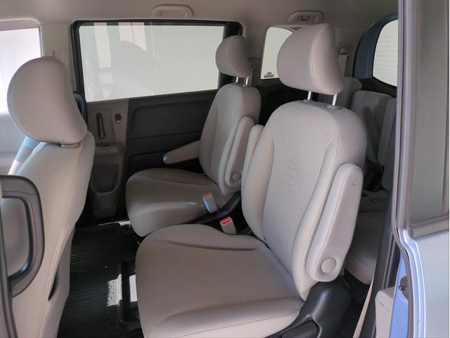 フリードハイブリッド ジャストセレクション　電動スライドドア　メモリーナビ　オ－トクルコン　ＨＩＤライト　オートライト　ドラレコ　ＥＴＣ　ＣＤ／ＤＶＤ再生　スマートキー　電動格納ミラー　ＵＳＢ接続　ウォークスルー（10枚目）