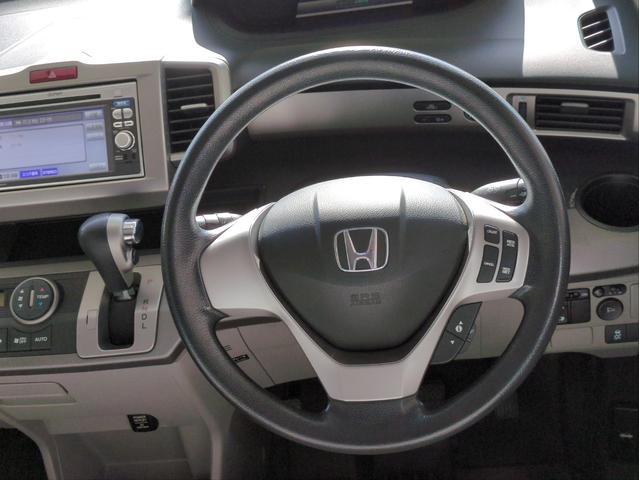 フリードハイブリッド ジャストセレクション　電動スライドドア　メモリーナビ　オ－トクルコン　ＨＩＤライト　オートライト　ドラレコ　ＥＴＣ　ＣＤ／ＤＶＤ再生　スマートキー　電動格納ミラー　ＵＳＢ接続　ウォークスルー（13枚目）