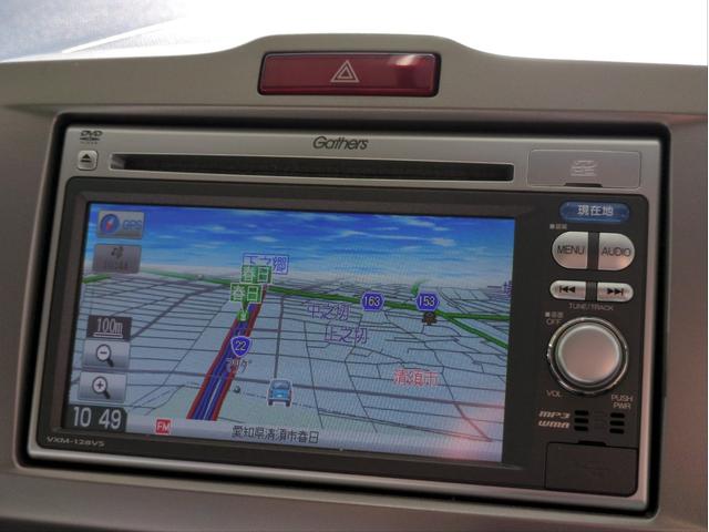 フリードハイブリッド ジャストセレクション　電動スライドドア　メモリーナビ　オ－トクルコン　ＨＩＤライト　オートライト　ドラレコ　ＥＴＣ　ＣＤ／ＤＶＤ再生　スマートキー　電動格納ミラー　ＵＳＢ接続　ウォークスルー（14枚目）