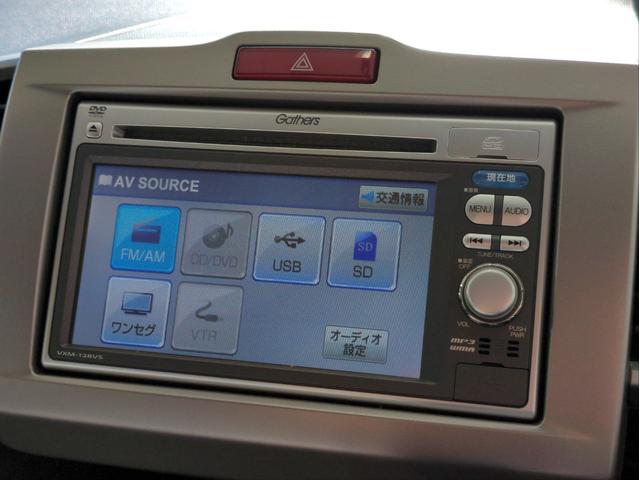 フリードハイブリッド ジャストセレクション　電動スライドドア　メモリーナビ　オ－トクルコン　ＨＩＤライト　オートライト　ドラレコ　ＥＴＣ　ＣＤ／ＤＶＤ再生　スマートキー　電動格納ミラー　ＵＳＢ接続　ウォークスルー（15枚目）