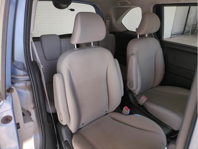 フリードハイブリッド ジャストセレクション　電動スライドドア　メモリーナビ　オ－トクルコン　ＨＩＤライト　オートライト　ドラレコ　ＥＴＣ　ＣＤ／ＤＶＤ再生　スマートキー　電動格納ミラー　ＵＳＢ接続　ウォークスルー（25枚目）