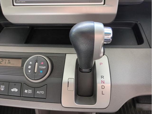 フリードハイブリッド ジャストセレクション　電動スライドドア　メモリーナビ　オ－トクルコン　ＨＩＤライト　オートライト　ドラレコ　ＥＴＣ　ＣＤ／ＤＶＤ再生　スマートキー　電動格納ミラー　ＵＳＢ接続　ウォークスルー（30枚目）