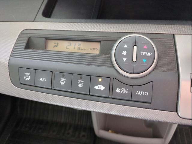 フリードハイブリッド ジャストセレクション　電動スライドドア　メモリーナビ　オ－トクルコン　ＨＩＤライト　オートライト　ドラレコ　ＥＴＣ　ＣＤ／ＤＶＤ再生　スマートキー　電動格納ミラー　ＵＳＢ接続　ウォークスルー（31枚目）