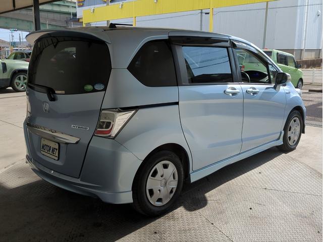 フリードハイブリッド ジャストセレクション　電動スライドドア　メモリーナビ　オ－トクルコン　ＨＩＤライト　オートライト　ドラレコ　ＥＴＣ　ＣＤ／ＤＶＤ再生　スマートキー　電動格納ミラー　ＵＳＢ接続　ウォークスルー（40枚目）