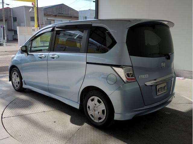 フリードハイブリッド ジャストセレクション　電動スライドドア　メモリーナビ　オ－トクルコン　ＨＩＤライト　オートライト　ドラレコ　ＥＴＣ　ＣＤ／ＤＶＤ再生　スマートキー　電動格納ミラー　ＵＳＢ接続　ウォークスルー（42枚目）