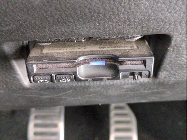 スイフトスポーツ ベースグレード バックカメラ SDナビ オートクルコン HIDライト オートライト Fフォグランプ フルセグTV CD再生 BT接続 純正アルミ ETC フロアマット Pスタート スマートキー(17枚目)