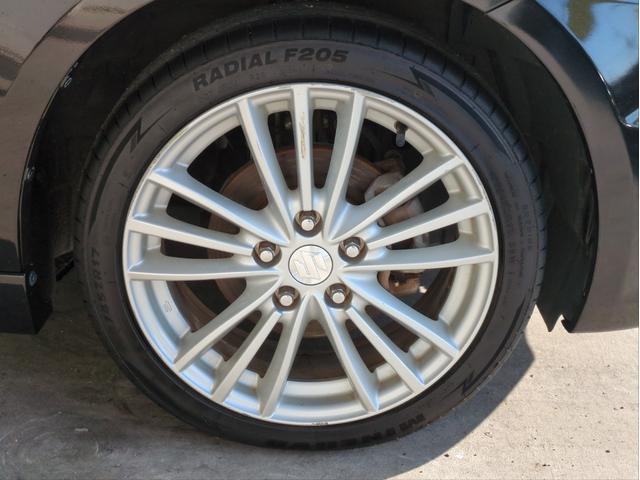 スイフトスポーツ ベースグレード バックカメラ SDナビ オートクルコン HIDライト オートライト Fフォグランプ フルセグTV CD再生 BT接続 純正アルミ ETC フロアマット Pスタート スマートキー(23枚目)