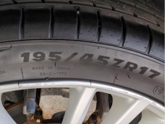 スイフトスポーツ ベースグレード バックカメラ SDナビ オートクルコン HIDライト オートライト Fフォグランプ フルセグTV CD再生 BT接続 純正アルミ ETC フロアマット Pスタート スマートキー(48枚目)