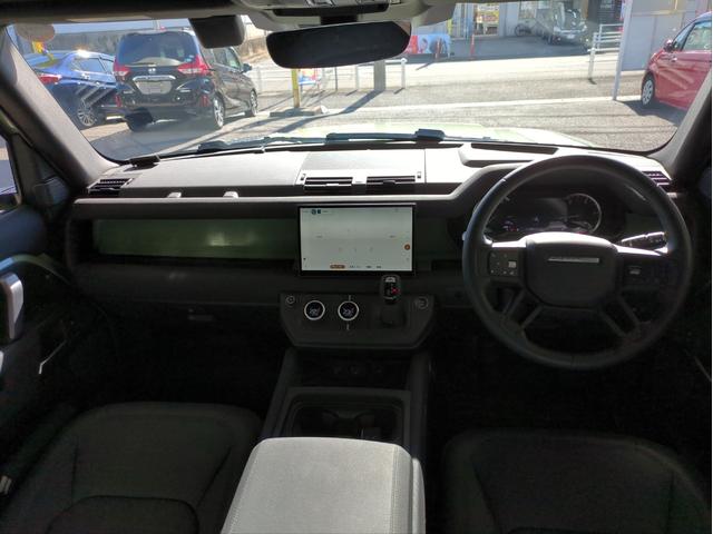 ディフェンダー 　１１０　７５ｔｈリミテッドＥＤ　サンルーフ　本革シート　衝突軽減Ｂ　追従クルコン　全周囲カメラ　ＢＳＭ　電動リアゲート　電動シート　シート・ハンドルヒーター　クーラーボックス　ワイヤレス充電（12枚目）